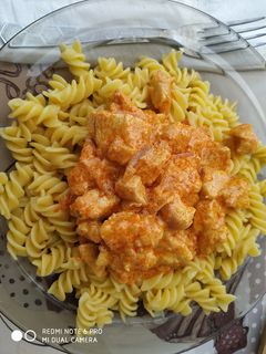 Csirkemelles ragu gluténmentes tésztával recept fotója