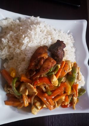 A picture of Chicken gravy sauce.