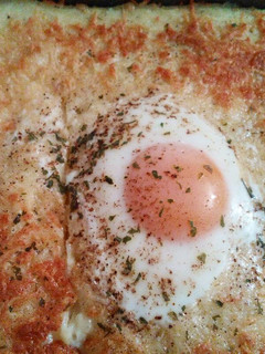 Una foto de Puré de patatas al horno con huevo y pechuga de pavo