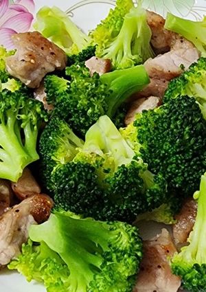 綠花椰骰香排（ブロッコリーダイススペアリブ） 的食譜成品照片