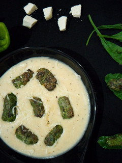 A picture of Spinach roll in cheese sauce.