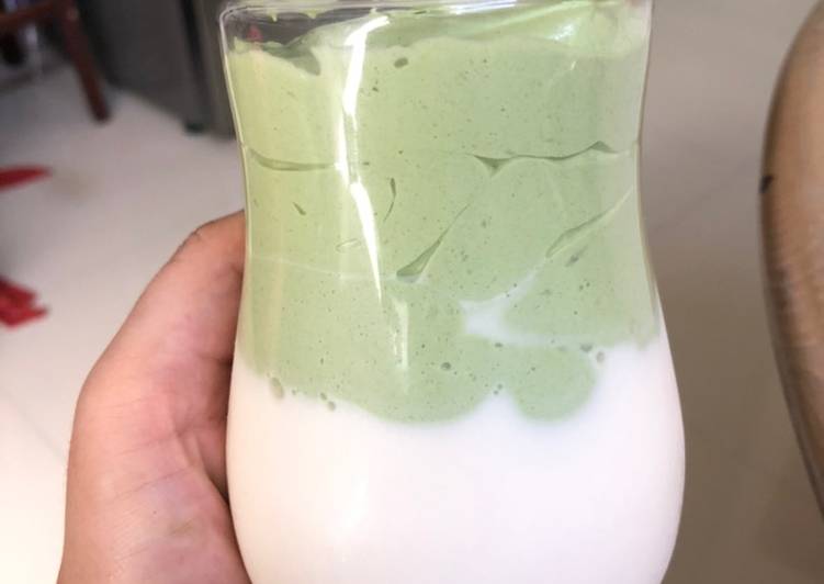 Dalgona matcha latte