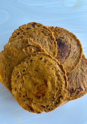 A picture of Juwar roti (Sorghum).
