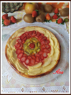 Una foto de Tarta de hojaldre con crema y frutas
