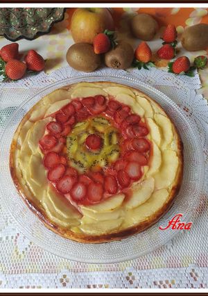 Una foto de Tarta de hojaldre con crema y frutas