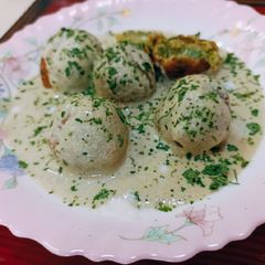 Palak and Dudhi Malai Kofta A picture of Palak and Dudhi Malai Kofta.
