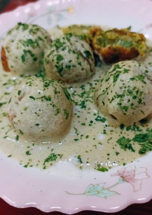 A picture of Palak and Dudhi Malai Kofta.