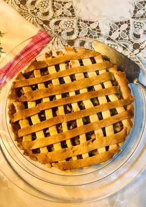 A picture of Homemade baked Apple pie.