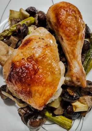 A picture of Chicken, mushroom, asparagus and leek tray bake.