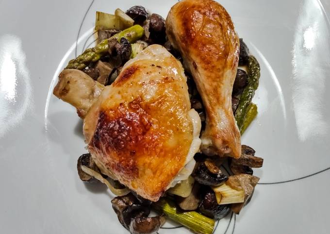 Recipe: Perfect Chicken, mushroom, asparagus and leek tray bake