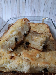 Una foto de Torta de manzana y pasas