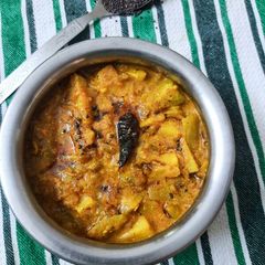A picture of Pointed gourd & potato sabji.