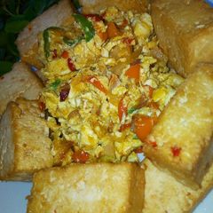 A picture of Awara with egg sauce(Tofu with egg sauce).