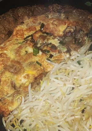 A picture of Crispy Seafood Pancake with Bean Sprouts.