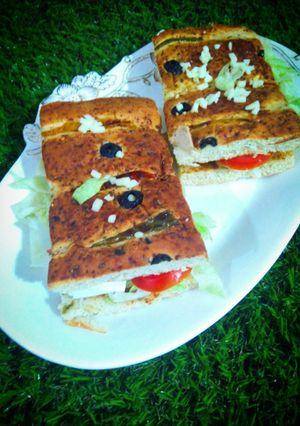 फोकासिया ब्रेड सैंडविच(Focaccia sandwiches recipe in hindi) रेसिपी मुख्य फोटो