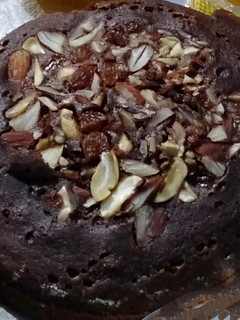 चॉकलेटी बिस्कुट केक (chocolate biscuit cake recipe in Hindi) रेसिपी मुख्य फोटो