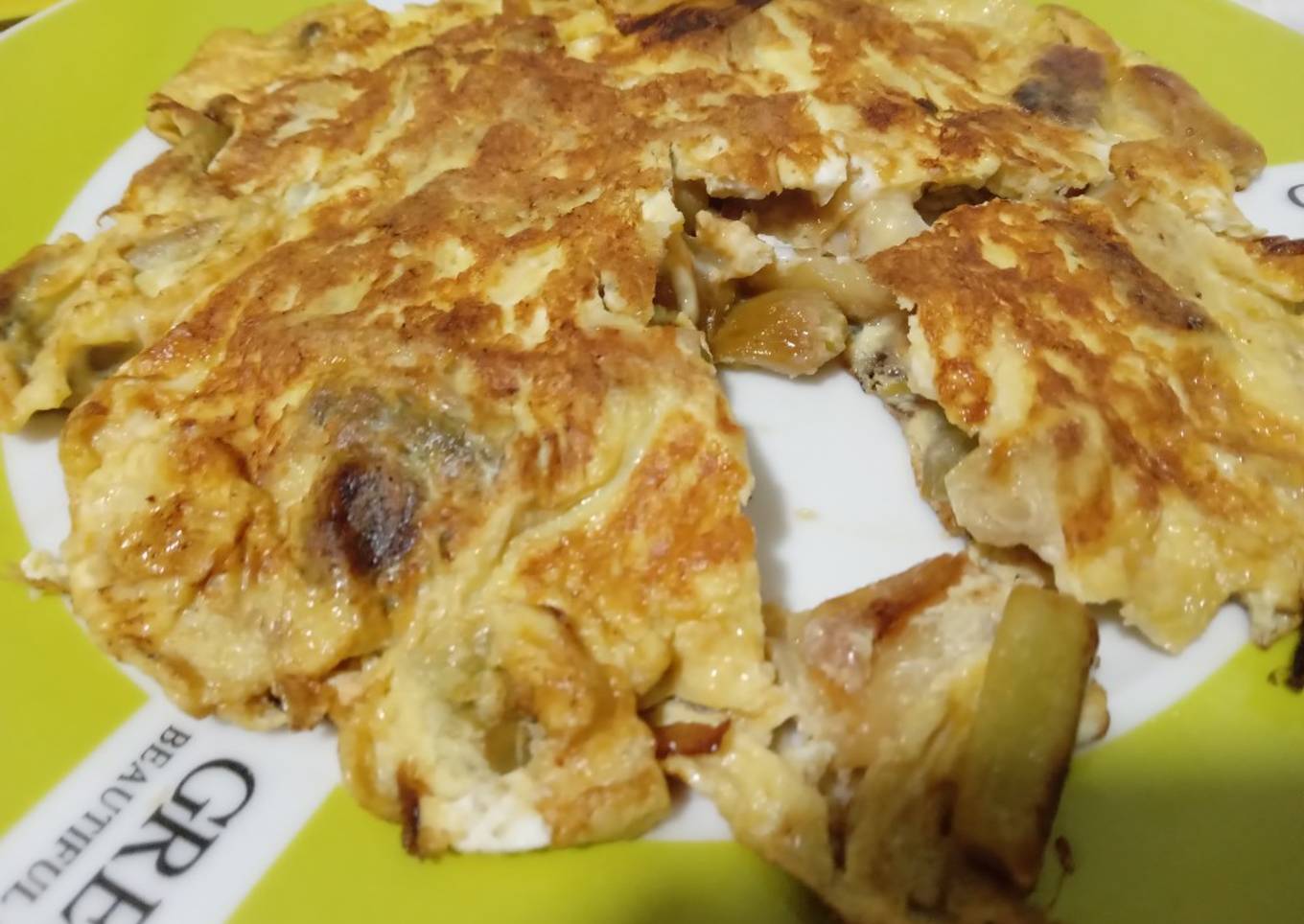 Tortilla de ajos tiernos con ajo, huevos de mis gallinitas