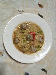 চিকেন বল নুডলস স্যুপ(Chicken ball noodles soup recipe in Bengali) রেসিপির প্রধান ছবি