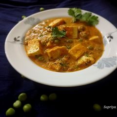 A picture of Matar Paneer.