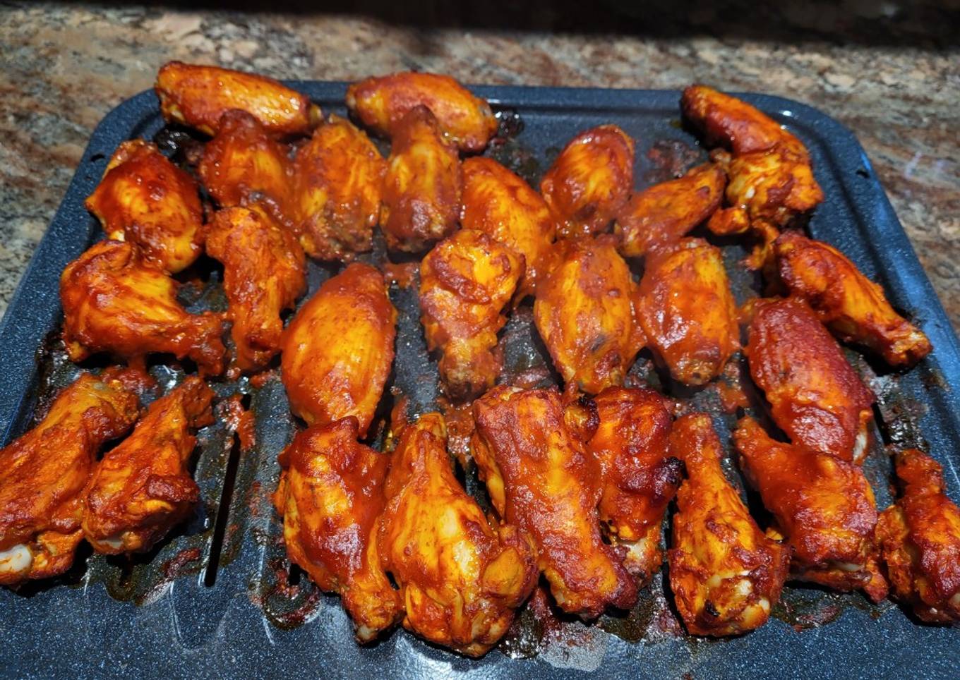 Alitas de pollo con guajillo y miel