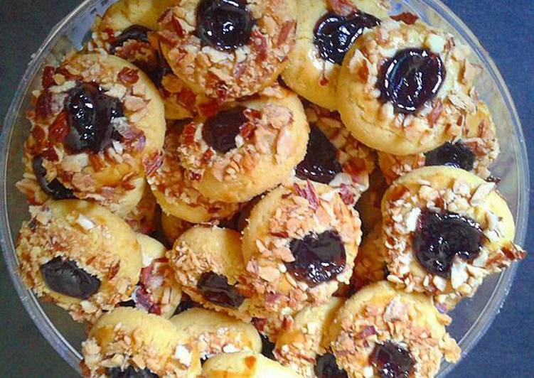 Langkah Mudah untuk Menyiapkan Blueberry Almond Cookies yang Bisa Manjain Lidah