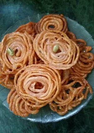A picture of Rava jalebi.