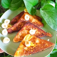A picture of French Toast.