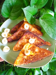 A picture of French Toast.
