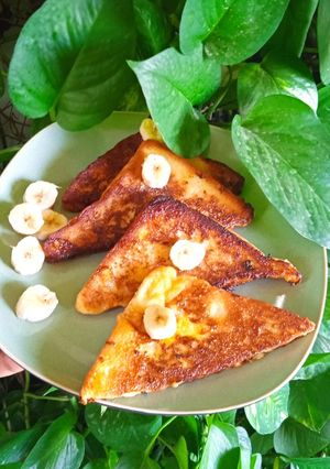 A picture of French Toast.