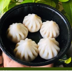 A picture of Ukadache modak.