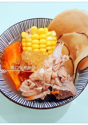 海底椰桃膠螺片粟米豬骨湯 的食譜成品照片