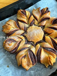 Hình của món Nutella Star Bread (Bánh Mì Bông Tuyết).