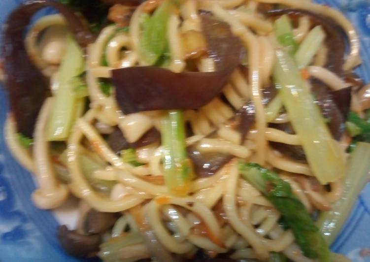 鮮菇炒麵