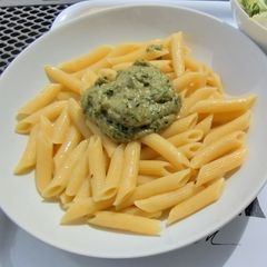 A picture of Pasta con crema di gambi di carciofi.