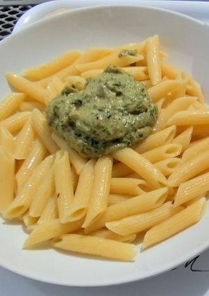A picture of Pasta con crema di gambi di carciofi.