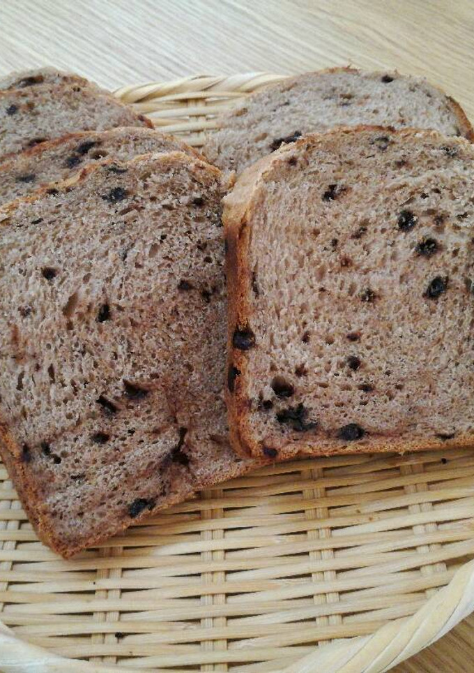 A picture of Banana and Chocolate chips bread using a bread machine.