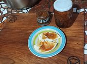 Una foto de mermelada de naranja con canela