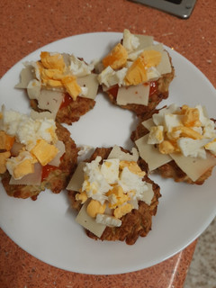 Una foto de Mini pizzas de calabacín