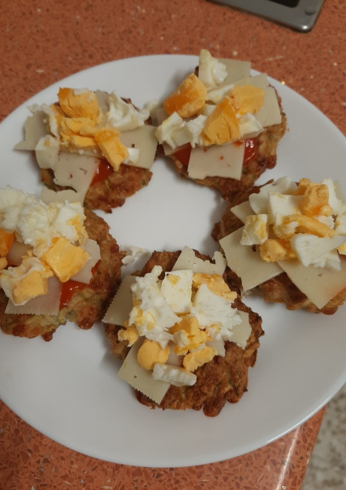 Una foto de Mini pizzas de calabacín