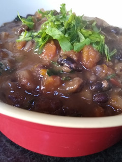 Una foto de Porotos negros guisados 🖤