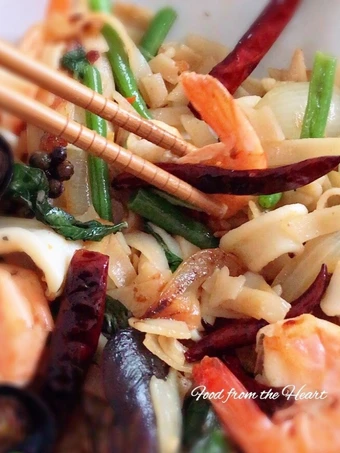 Easy Steps to Prepare Recipe Drunken noodles Stir-Fried Seafood (Pad Kee Mao) that is Perfect, So Delicious}