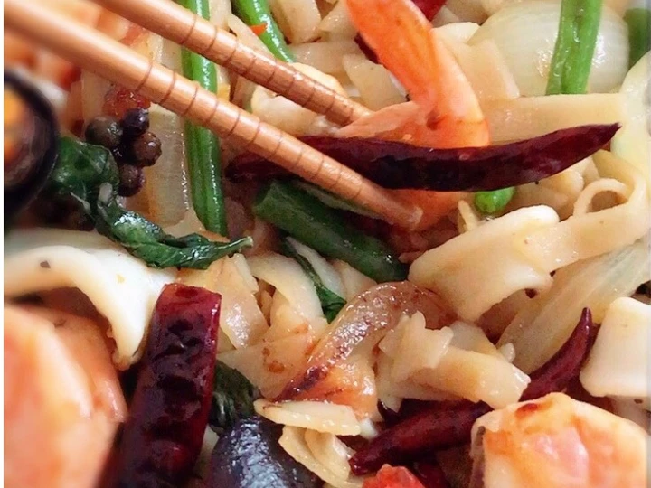 Easy Steps to Prepare Recipe Drunken noodles Stir-Fried Seafood (Pad Kee Mao) that is Perfect, So Delicious}