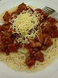 Spaghetti Bolognese topping bakso dan keju