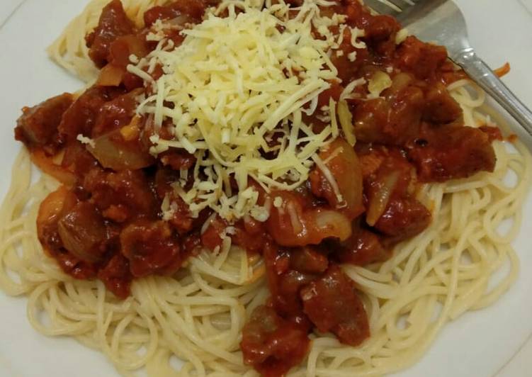 Spaghetti Bolognese topping bakso dan keju