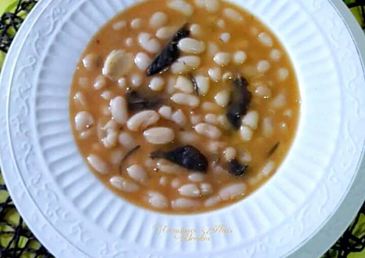 Alubias blancas con hierbas aromáticas frescas