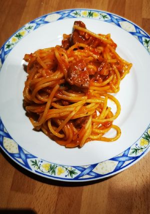 Una foto de Espaguetis con jamón y chorizo gluten free