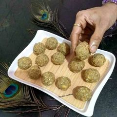 A picture of Chapathi laddu/maladi unde.
