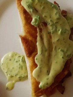 Una foto de Tortillas fritas con verduras y pollo