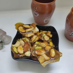 A picture of Caramelized nuts chikki.
