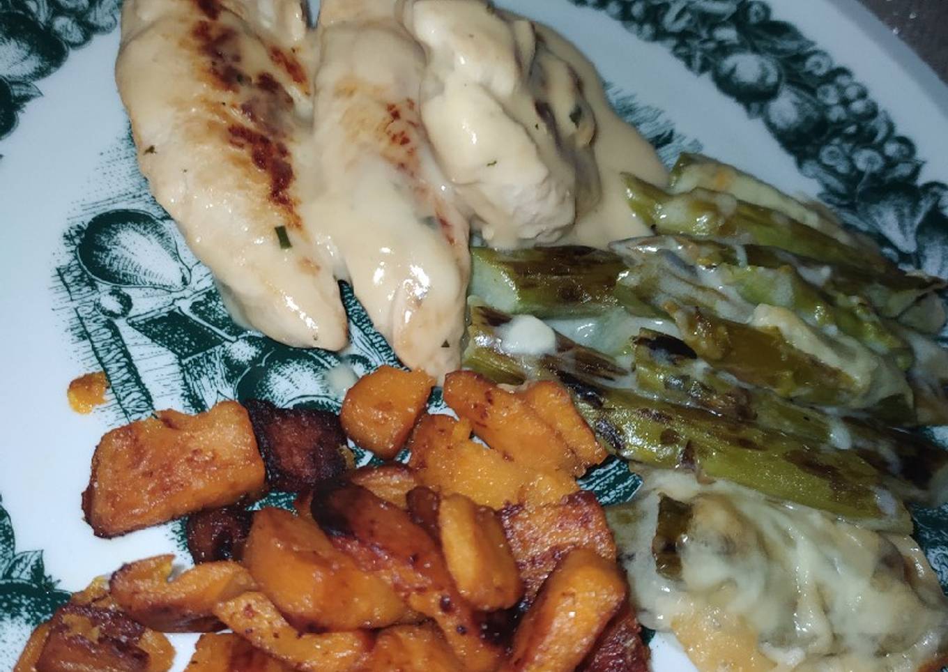 Pollo y espárragos con batatas💜